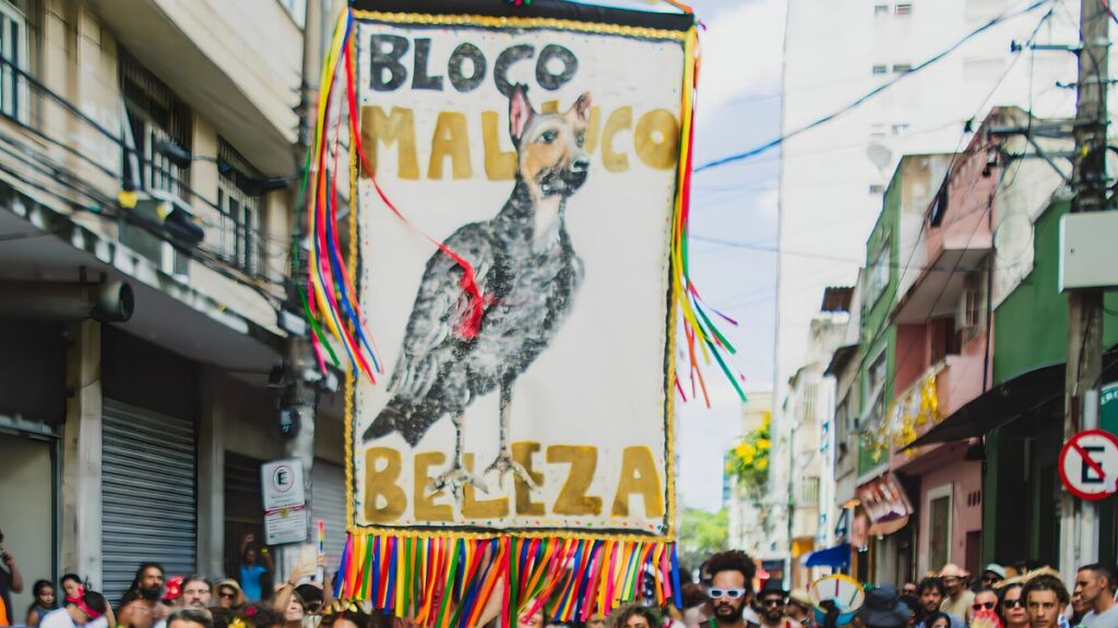 Bloco Maluco Beleza ocupa a Rua Sete na manhã de domingo de Carnaval em Vitória