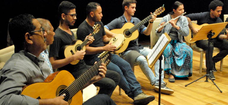 Inscrições prorrogadas para concurso de professor da Fames com salários de até R$ 10 mil