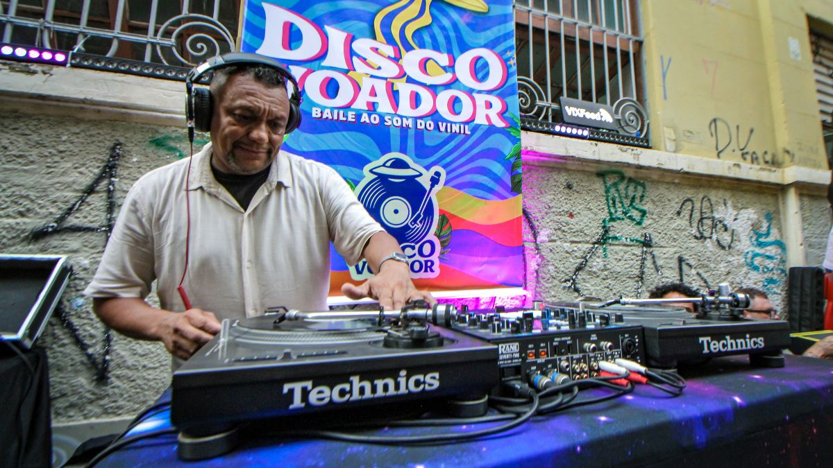 Baile Disco Voador e bandas capixabas agitam fim de semana na Prainha 5 disco voador vitoria es