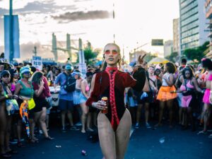 Puta Bloco leva diversidade e multidão à Beira-Mar neste domingo (15) em Vitória