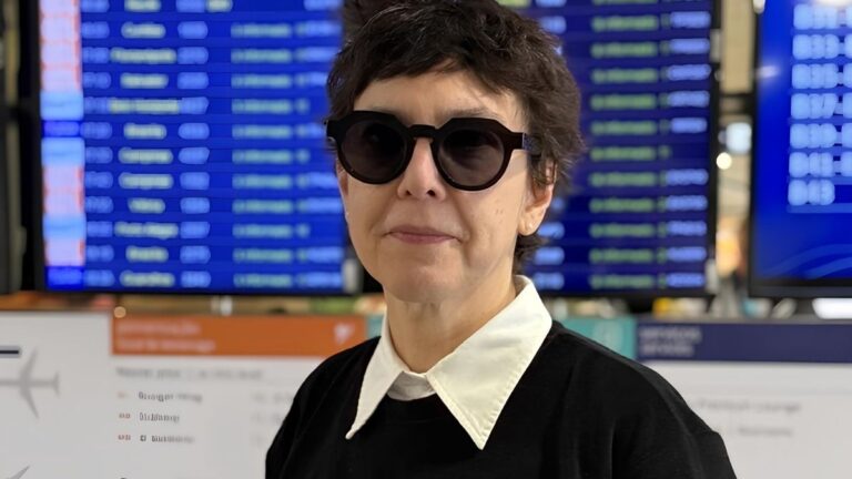 Entrevista: Adriana Calcanhotto fala sobre arte, música e o legado de Hélio Oiticica