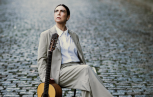 Novo lote de ingressos para encontro com Adriana Calcanhotto será liberado na segunda (16) após alta procura