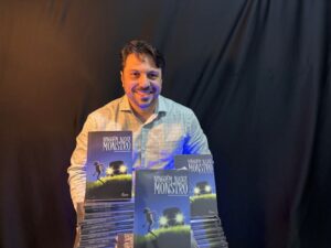 Escritor capixaba lança o livro ‘Ninguém Nasce Monstro’ em março