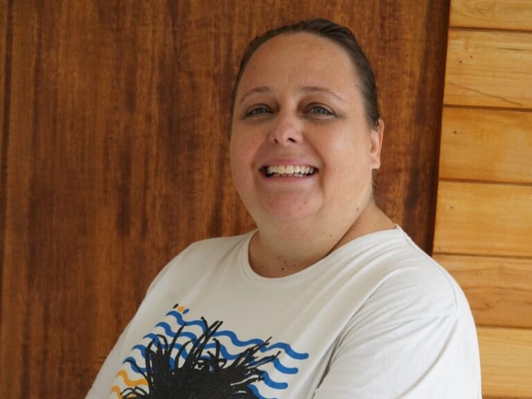 Fabíola Mozine discute literatura e fomento cultural no podcast Elas Escrevem