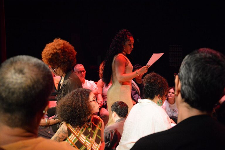 Coletivo Elas Tramam lança dois livros de dramaturgia nesta sexta-feira (13), em Vitória