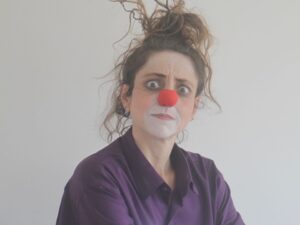 Espetáculo de palhaçaria ‘Gina, a gênia’ aborda relações de trabalho, em Vitória