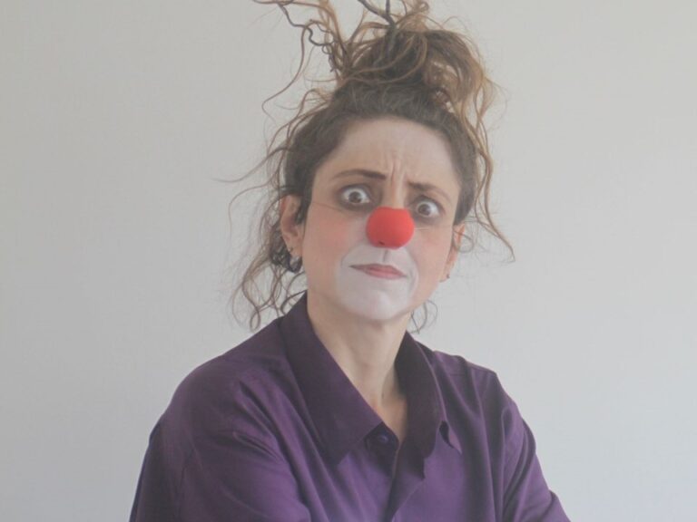 Espetáculo de palhaçaria ‘Gina, a gênia’ aborda relações de trabalho, em Vitória