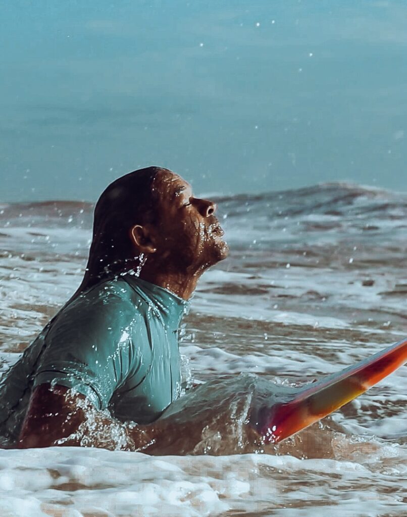 ‘Ferocidade Máxima’: documentário sobre surfista capixaba estreia sexta-feira (27)