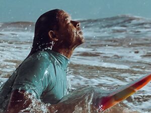 ‘Ferocidade Máxima’: documentário sobre surfista capixaba estreia sexta-feira (27)