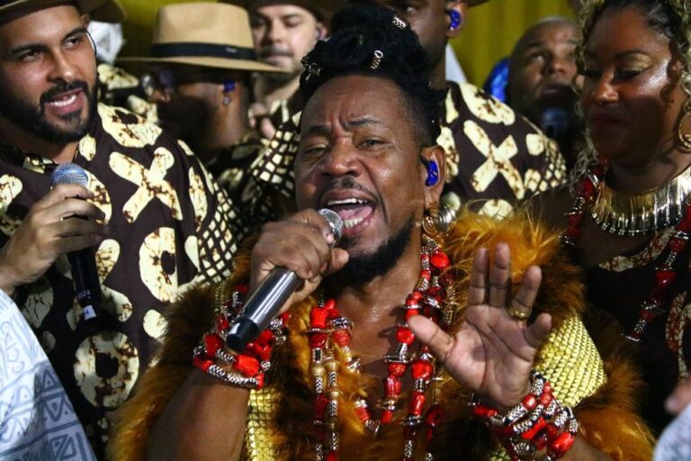 Intérprete da Sapucaí, Pixulé se apresenta em roda de samba-enredo em Vitória