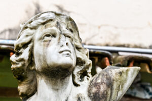 Após quase 50 anos, estátua do deus Hermes retorna ao Centro de Vitória