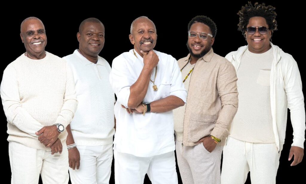 Lenda viva do samba em Vitória: Fundo de Quintal se apresenta neste domingo (5)