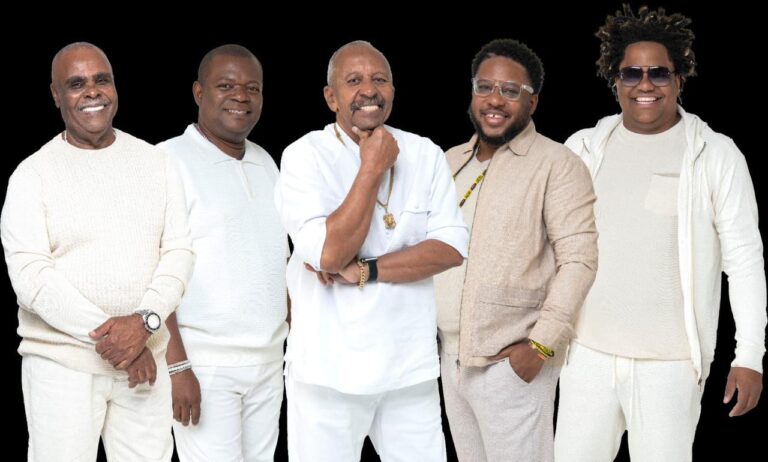 Lenda viva do samba em Vitória: Fundo de Quintal se apresenta neste domingo (5)