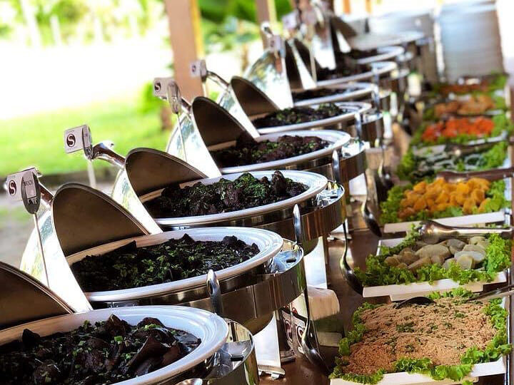 Feijoada Steffen aposta em samba, open bar e uma tonelada de sabor na Serra