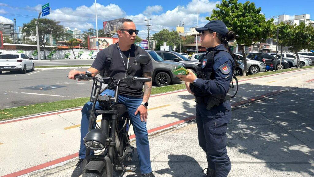 Lei estabelece regras para bikes elétricas e patinetes em Vitória