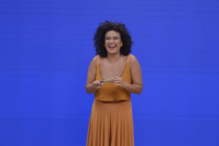 Aline Dias debate os desafios do fazer literário como forma de sobrevivência em podcast