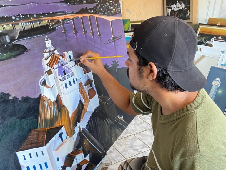 Artista capixaba transforma cotidiano do ES em exposição na Prainha, em Vila Velha