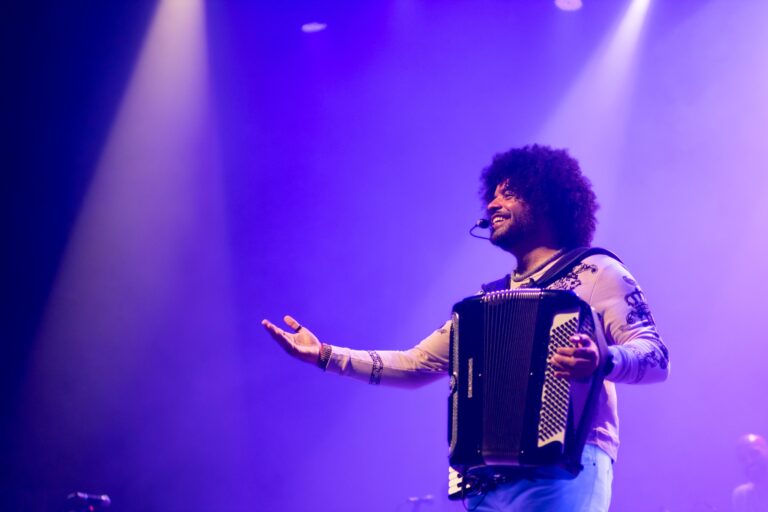 Semana S do Comércio terá shows de graça com Mestrinho e Os Garotin, em Vitória