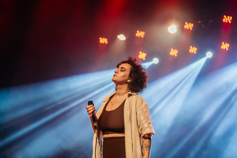 Érika Nasser apresenta show gratuito no Projeto Ensaios, em Vitória