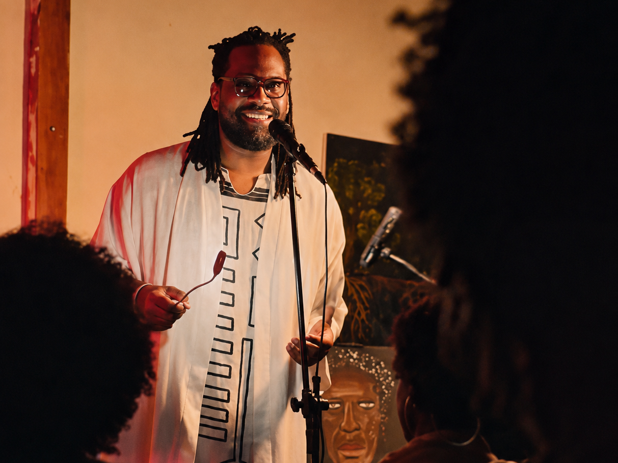 'VOZ CRUA': Jairo Pereira apresenta espetáculo de poesia e performance em Vitória 5 3EB070D2 B275 4623 8447 2FA7F0879CF5