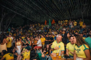 Fim de semana tem transmissão do jogo do Brasil, samba e música eletrônica no Brizz