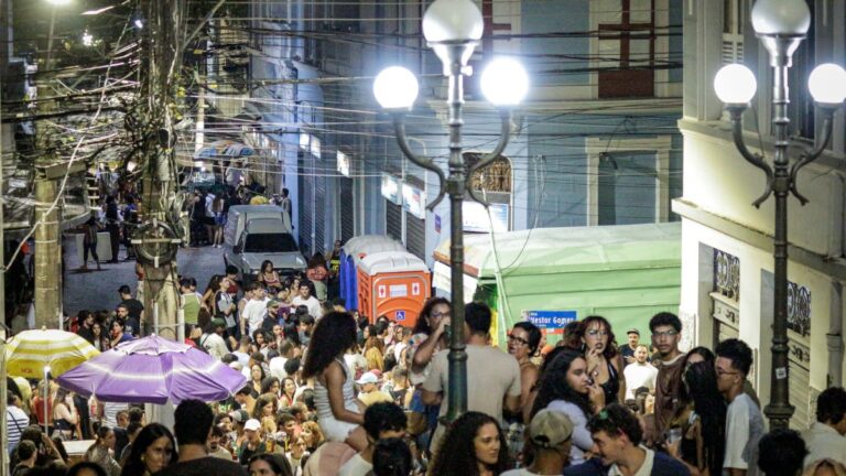 Disco Voador leva brasilidades em vinil ao Beco das Pulgas neste sábado (27)