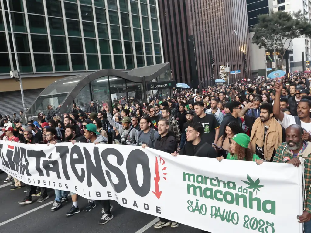 Artigo: Proibir a marcha da maconha é violar a liberdade 5 marcha maconha sp 17