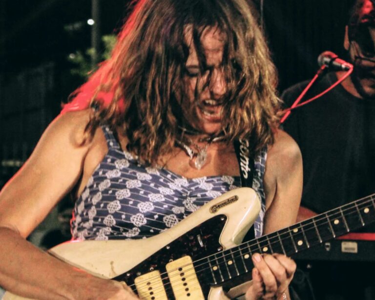 Capixaba Gabi Terra participa do primeiro reality de guitarristas do Brasil exibido na TV