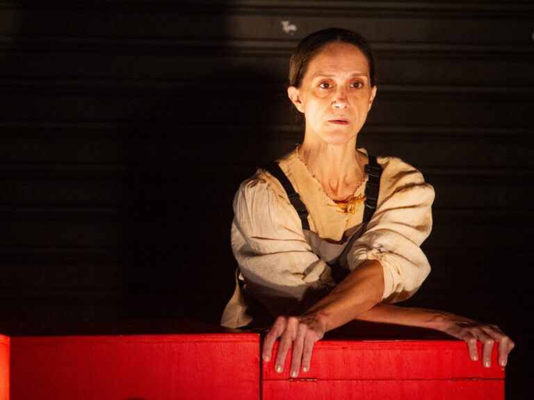 ‘Os Fuzis de Teresa Carrara’ terá temporada gratuita em Vitória 8 ‘Os Fuzis de Teresa Carrara’ terá temporada gratuita em Vitória