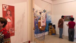 Exposição EKHOS DE NÓS reúne cinco artistas em investigação sobre arte e identidade