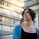Autora capixaba lança livro sobre identidade e transformações da vida, em Vitória