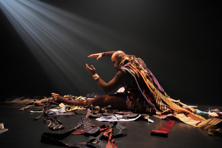 Espetáculo teatral 'A Metamorfose' retorna a Vitória com programação gratuita 8 Espetáculo teatral ‘A Metamorfose’ retorna a Vitória com programação gratuita