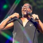 Mumuzinho faz show em Vitória na festa de cinco anos do Gordinho Sambão